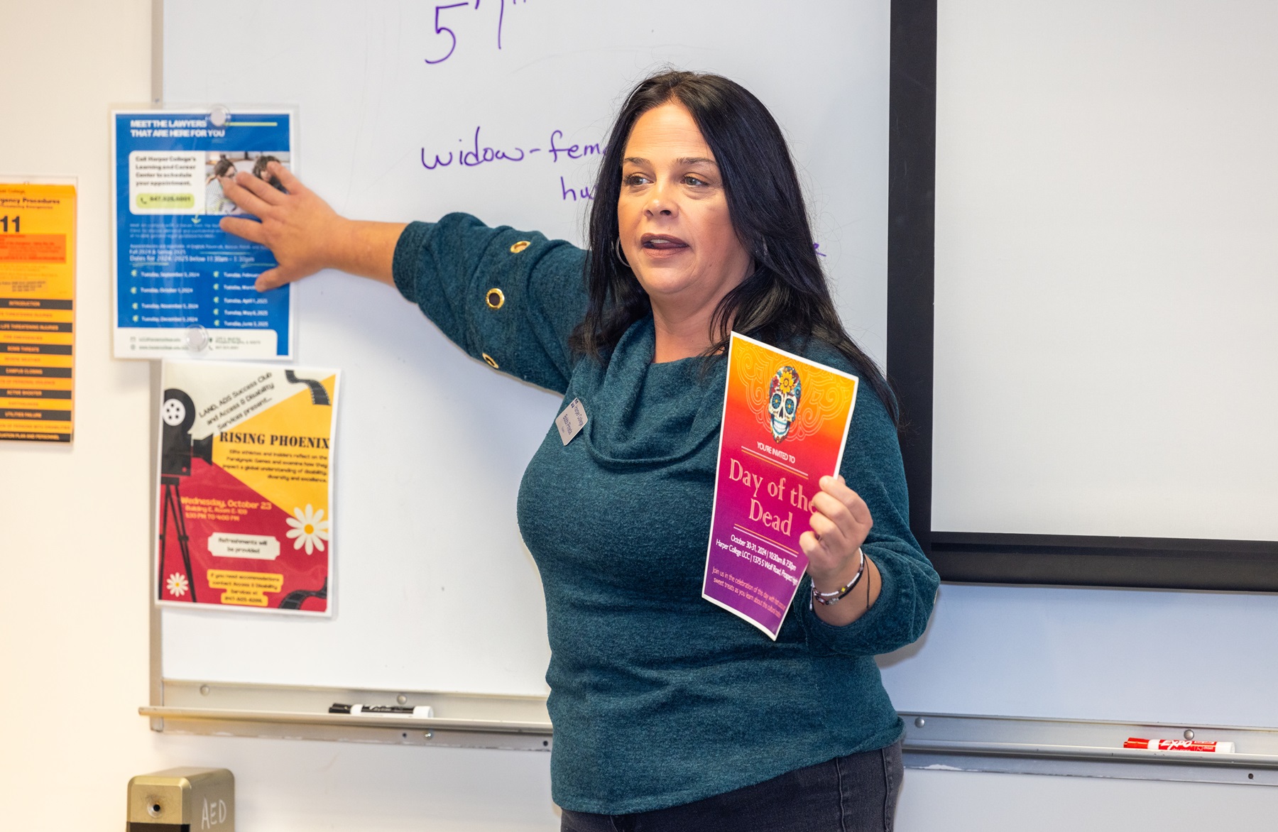 Bobbi Pineda speaks with students at LCC.