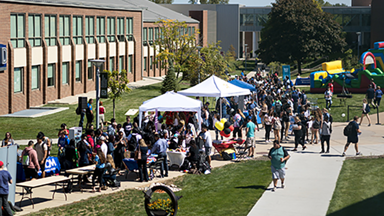 Hullabaloo crowd in quad